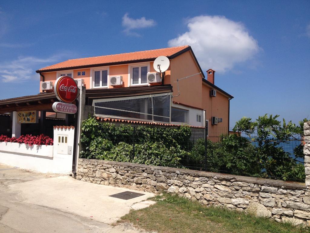 Guest House Laura Crveni Vrh Exterior foto